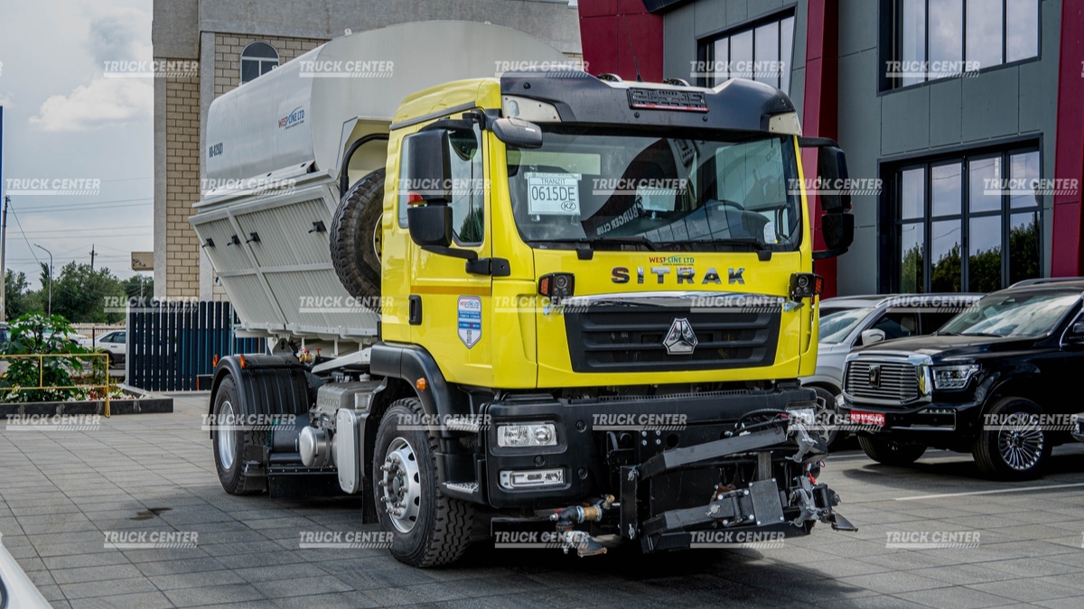 Комбинированная дорожная машина КО-829Д1 на шасси SITRAK C5H