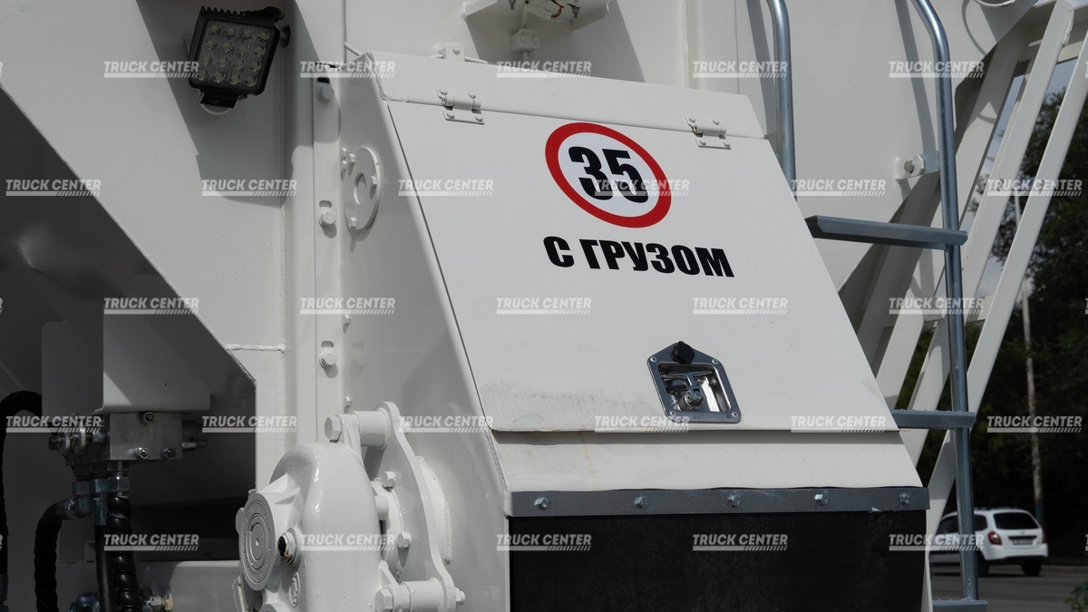 Комбинированная дорожная машина КО-829Д1 на шасси SITRAK C5H