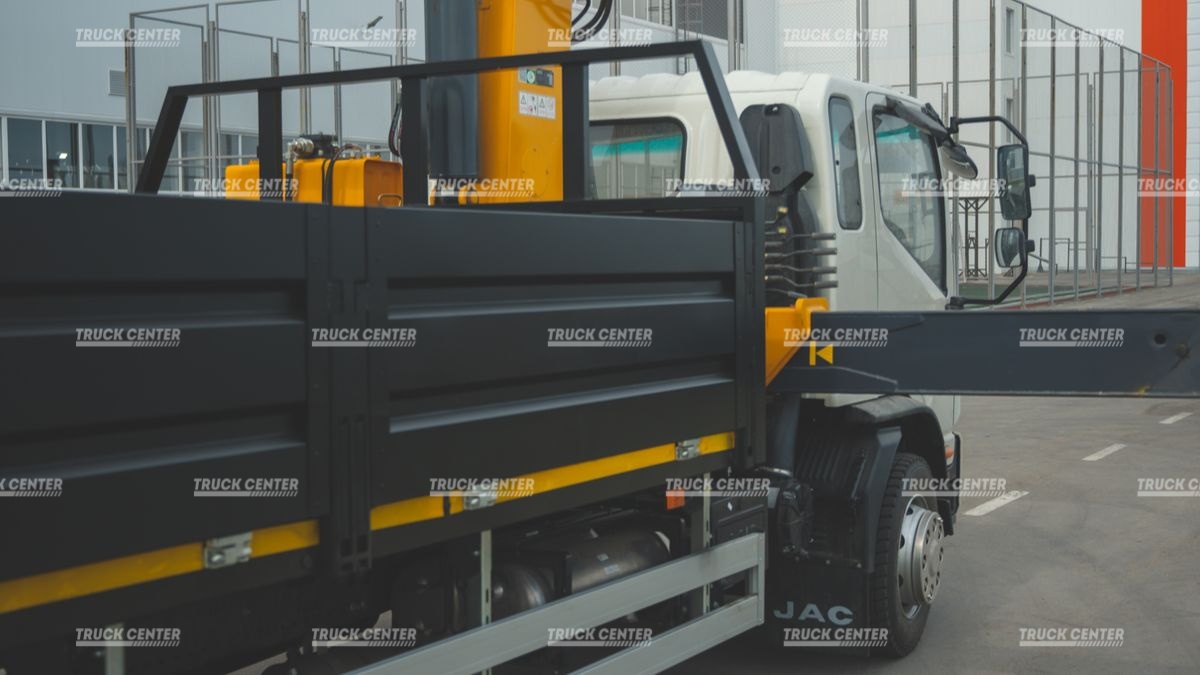 Кран-манипулятор на бортовом автомобиле JAC N120