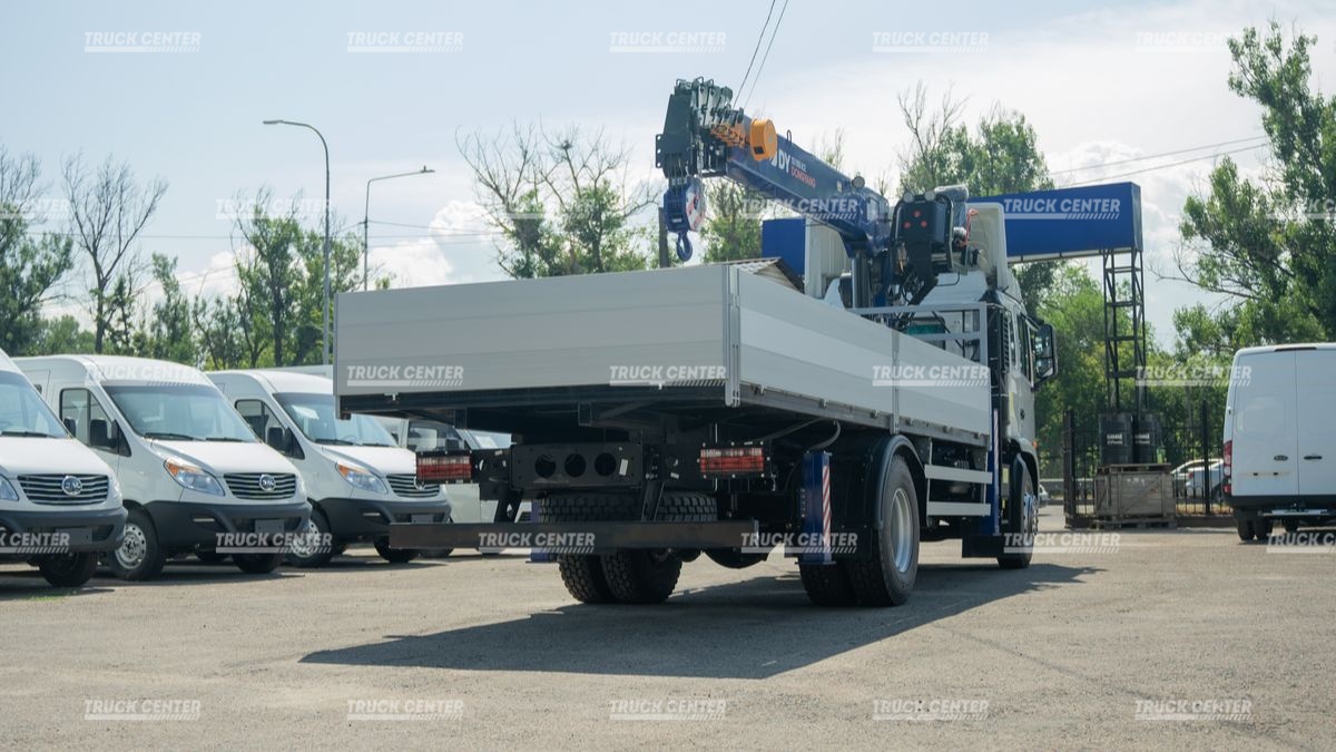 Кран-манипулятор на бортовом автомобиле JAC N200