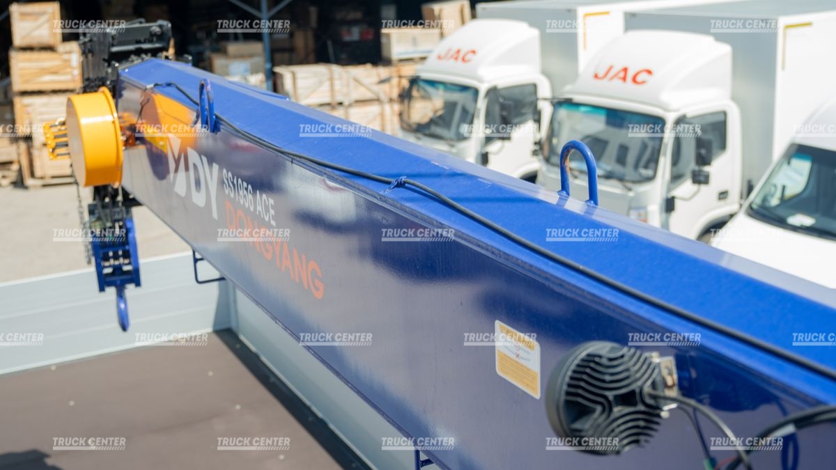 Кран-манипулятор на бортовом автомобиле JAC N200