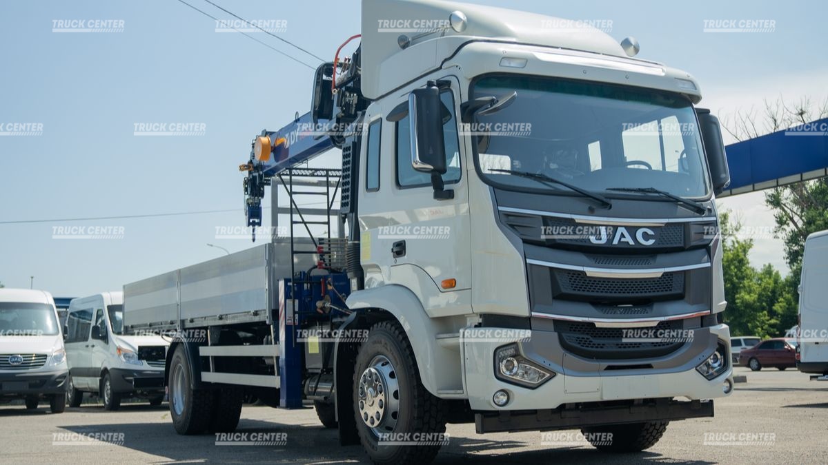 Кран-манипулятор на бортовом автомобиле JAC N200