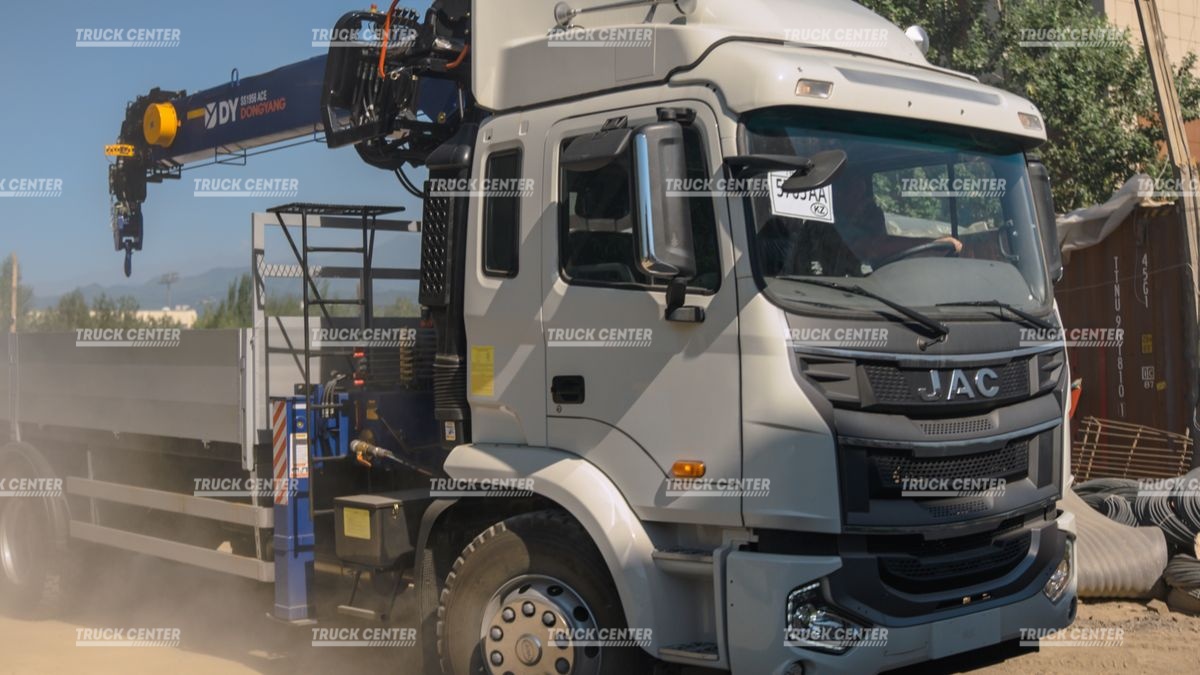 Кран-манипулятор на бортовом автомобиле JAC N200
