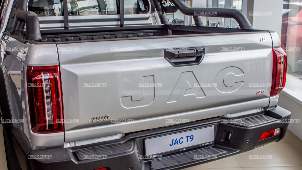 Легковой автомобиль  JAC T9