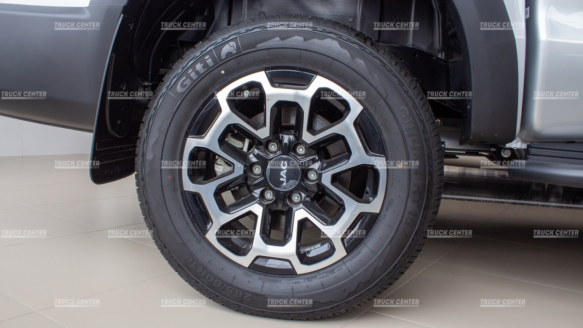 Легковой автомобиль  JAC T9