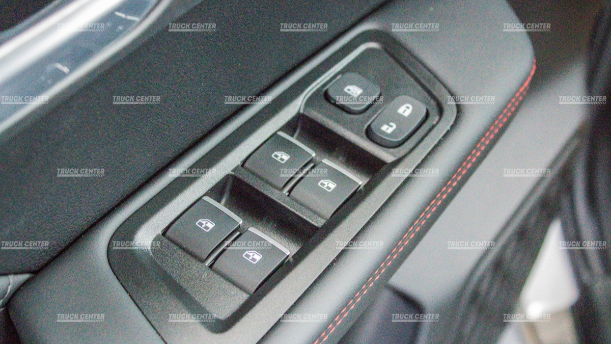 Легковой автомобиль  JAC T9