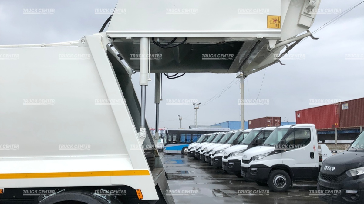 Мусоровоз на шасси JAC N120 объем кузова 8 м³