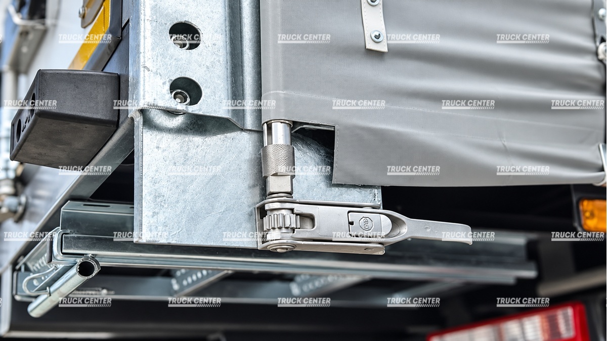 Промтоварный фургон DONGFENG С180LA