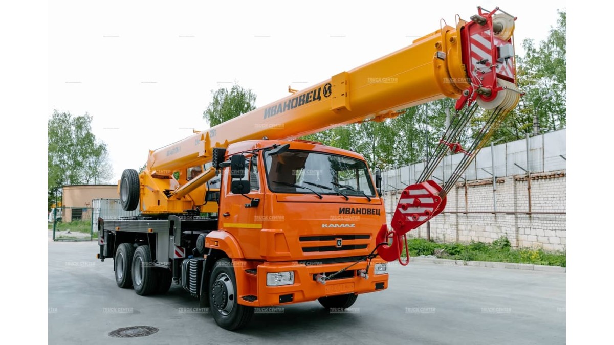 Автокран Ивановец КС-45717К-1М грузоподъемностью 25 тонн