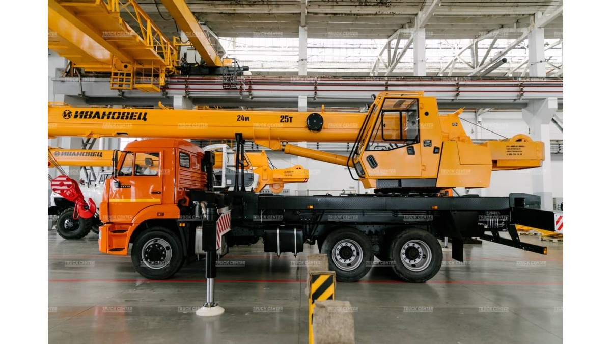 Автокран Ивановец КС-45717К-1М грузоподъемностью 25 тонн