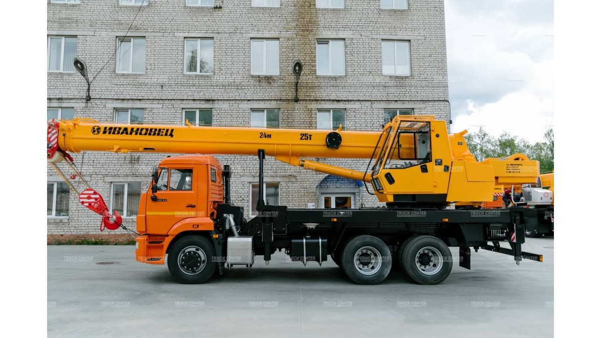 Автокран Ивановец КС-45717К-1М грузоподъемностью 25 тонн