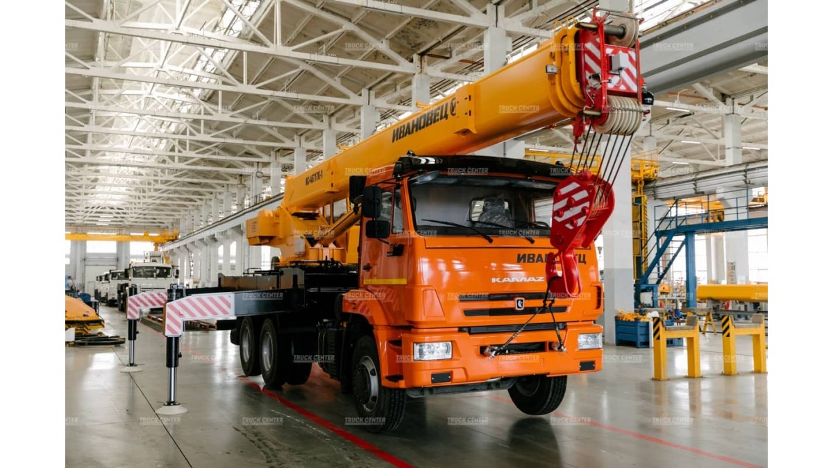 Автокран Ивановец КС-45717К-1В грузоподъемностью 25 тонн