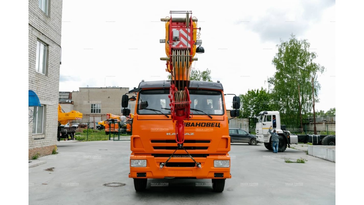 Автокран Ивановец КС-45717К-1В грузоподъемностью 25 тонн