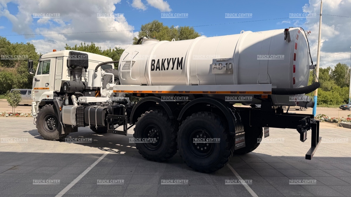 Вакуумный автомобиль на базе КАМАЗ 43118 (ассенизатор) вместимость цистерны 10м³ 