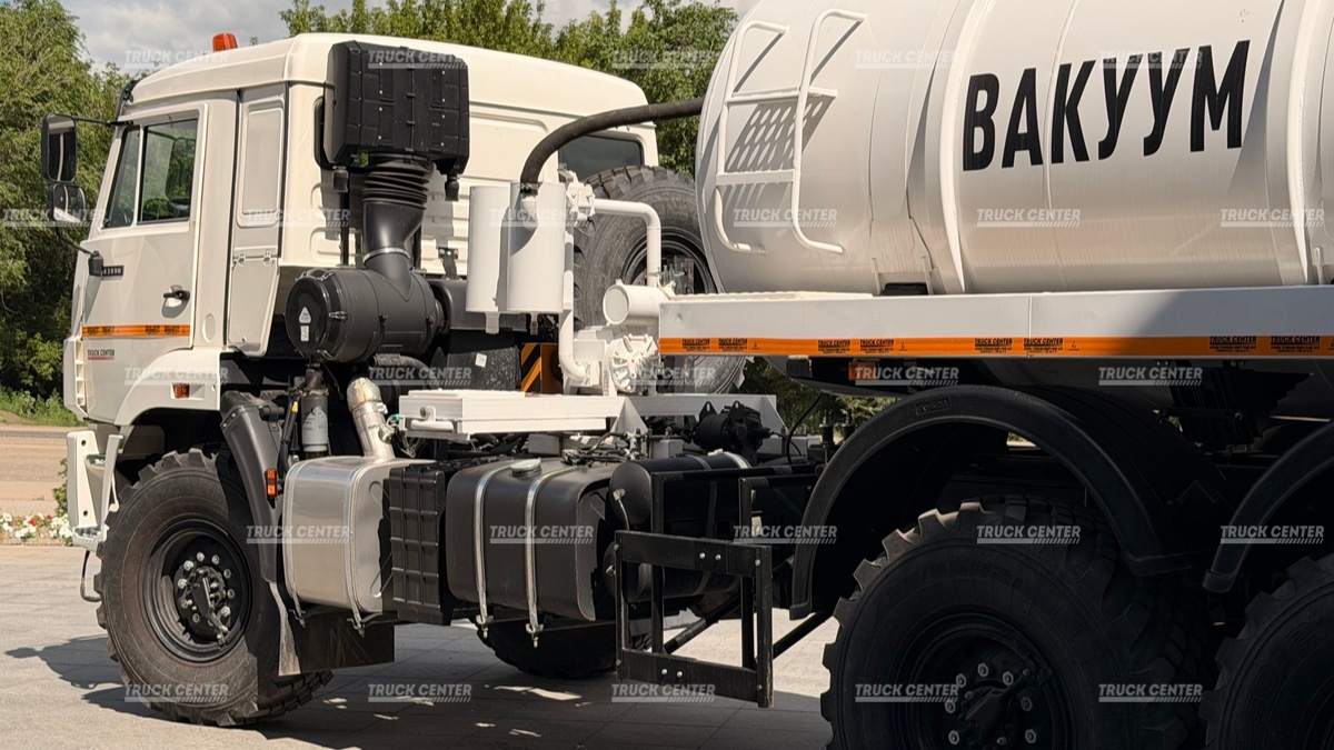 Вакуумный автомобиль на базе КАМАЗ 43118 (ассенизатор) вместимость цистерны 10м³ 
