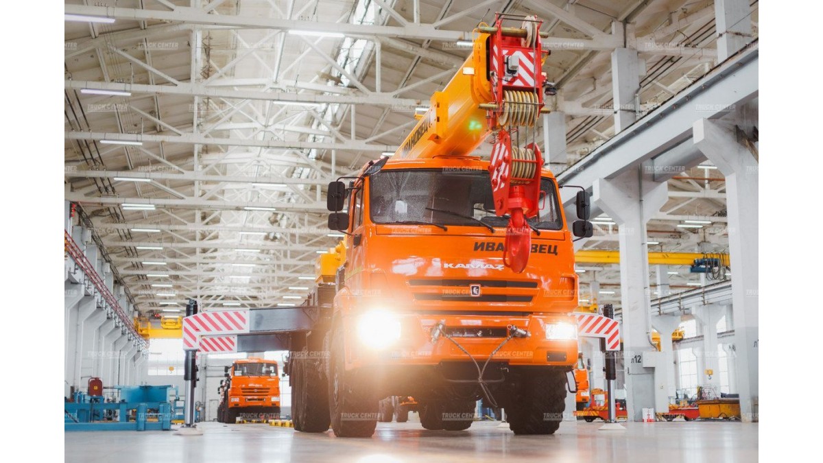Автокран Ивановец КС-45717К-3В (стрела 21 м) грузоподъемностью 25 тонн