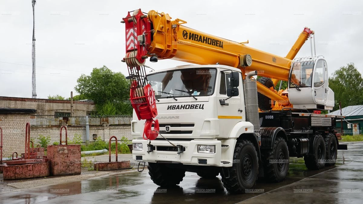 Автокран Ивановец КС-65740-7 грузоподъемностью 40 тонн