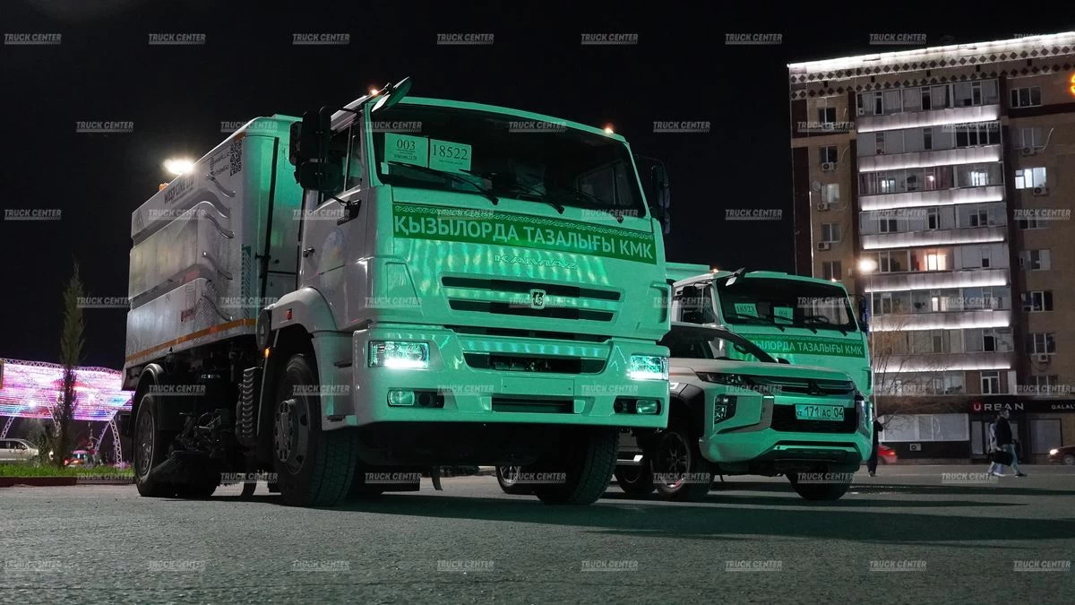 Вакуумно-подметально уборочная машина KADEME емкость бункера 7,5 м3