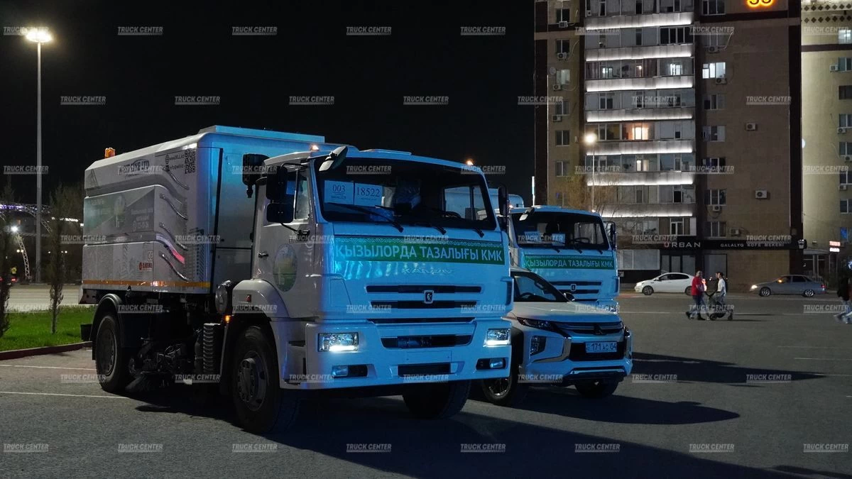 Вакуумно-подметально уборочная машина KADEME емкость бункера 7,5 м3